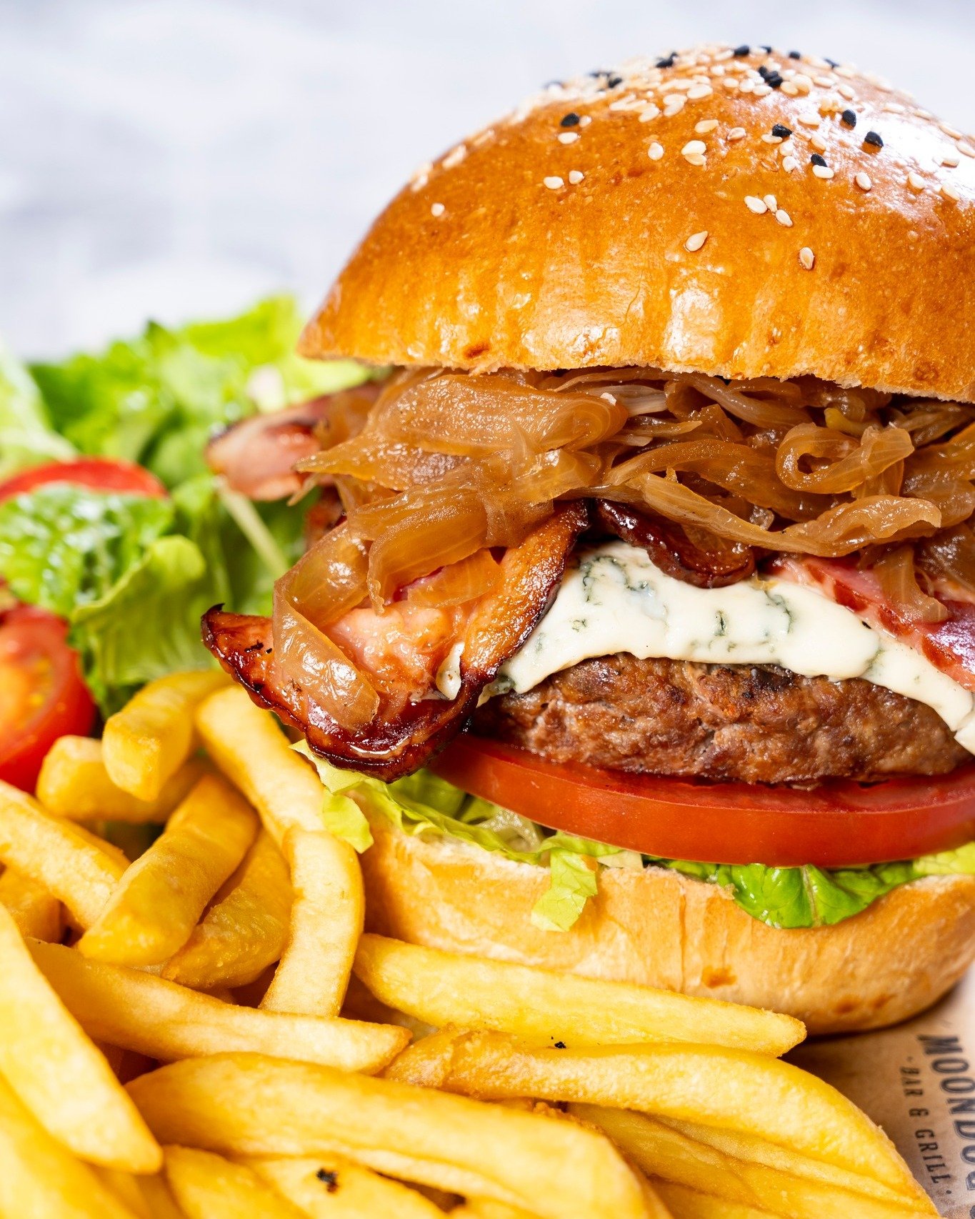 Moondog's bar &amp; grill 🍴🍔
Reservations 👇
🔗 Online t.ly/BRs4k
📞 Call us at 7000 6300
🛵 Delivery with #Wolt, #Bolt &amp; #Foody
.
.
.
.
#moondogscy #nicosiaeats #cyprusfoodies #burgerlover🍔