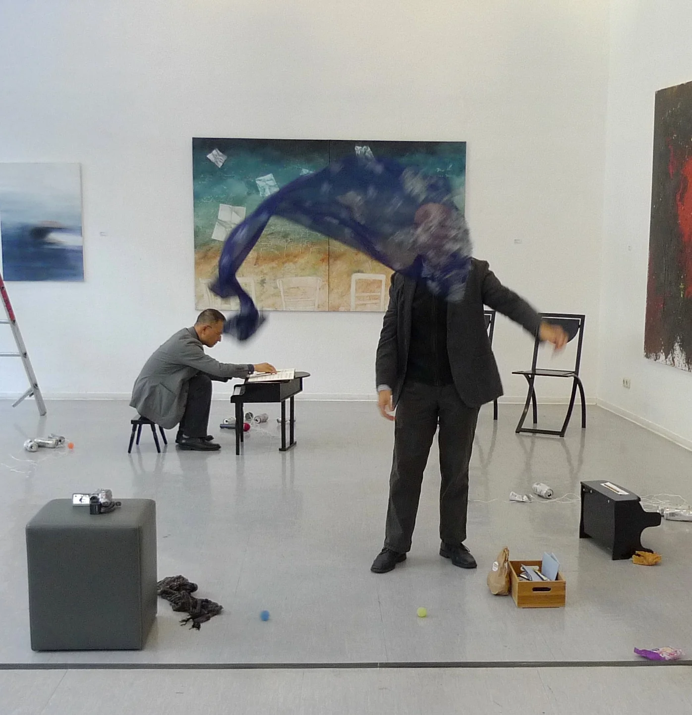 SINGULAR PLURAL 1 / Bleib bis der raum voll ist