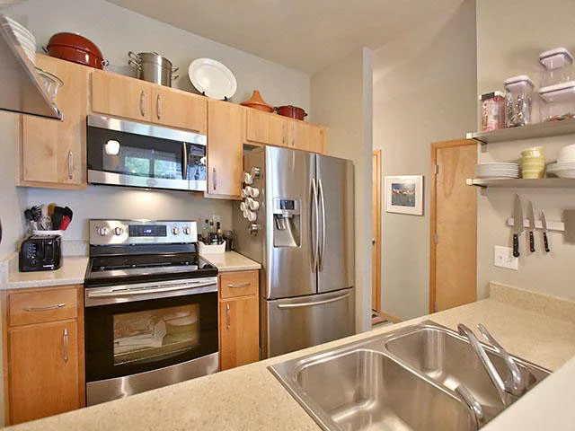 Kitchen 2.jpg