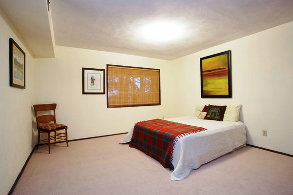 sw bridlemile guest bedroom.jpg