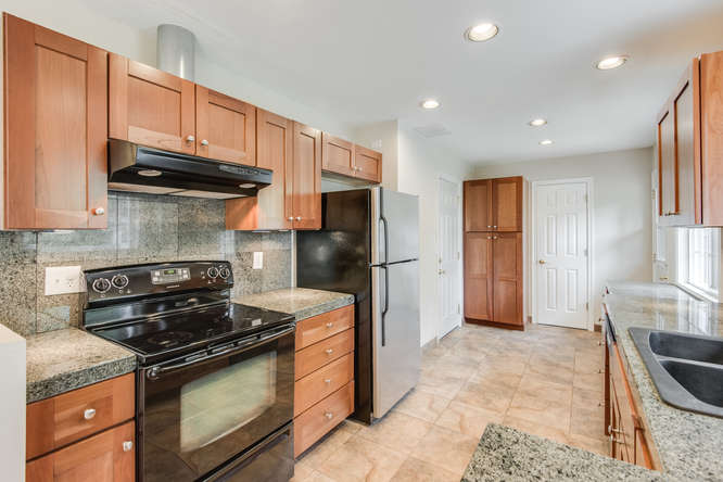 2240 SW Ecole Ave Beaverton OR-small-008-Kitchen-666x445-72dpi.jpg