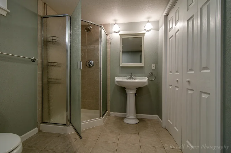 80th 2nd bath.jpg