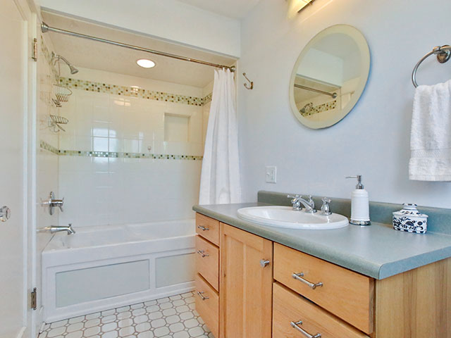 2916 NE Sumner St - Portland - 17.jpg