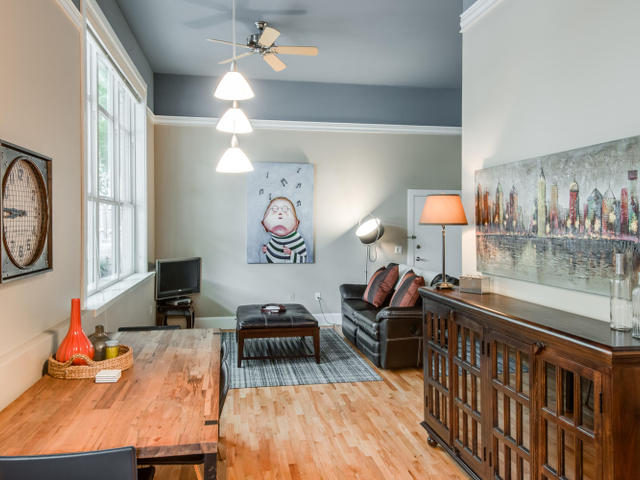 1009 NW Hoyt St Portland OR-MLS_Size-010-Dining Room-640x480-72dpi.jpg