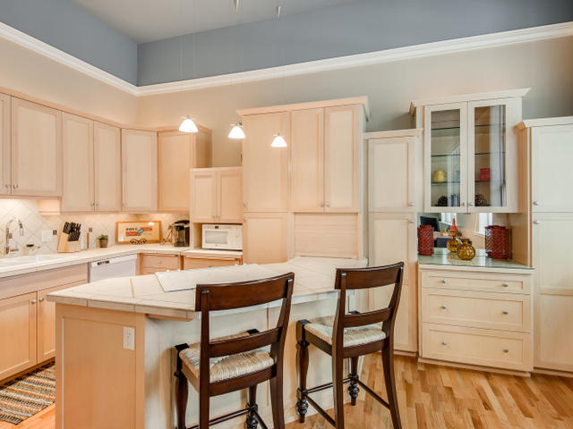 1009 NW Hoyt St Portland OR-MLS_Size-012-Kitchen-640x480-72dpi.jpg