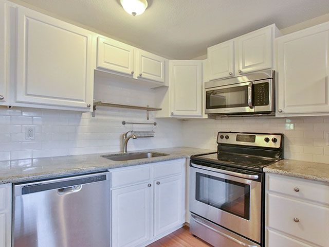 4071 N Attu St - Portland - 12.jpg
