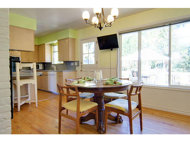 dining room 2.jpg