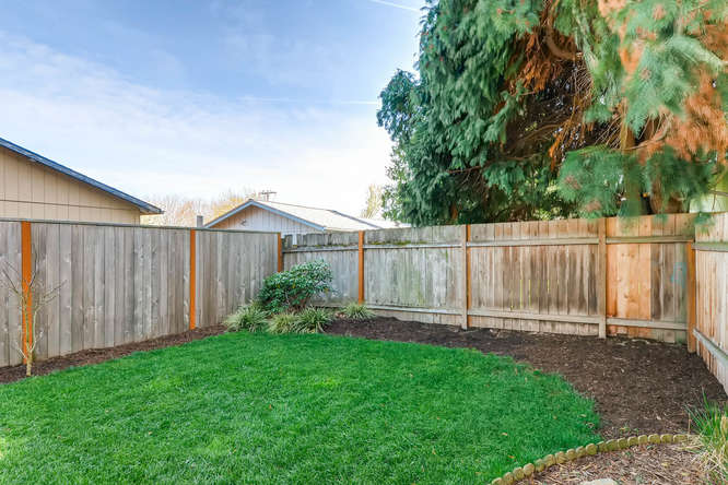 9578 N Burr Ave Portland OR-small-028-24-Back Yard-666x444-72dpi.jpg