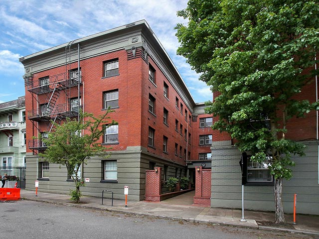 2901 NW Irving St - Portland - Irving Street Towers Condominiums - 006.jpg