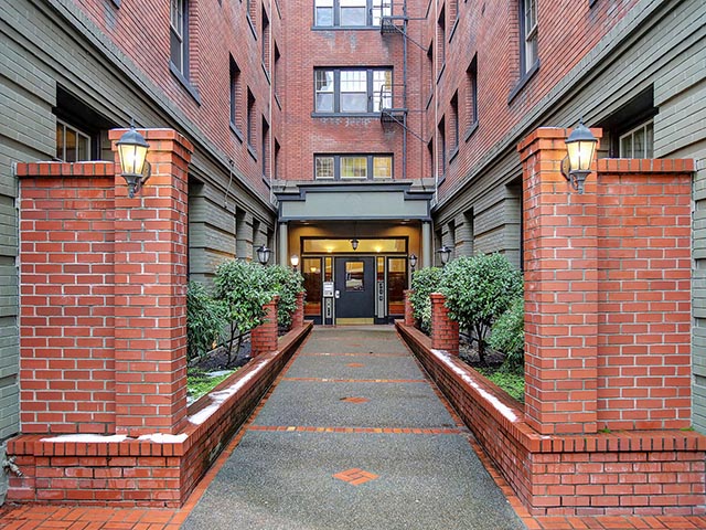 2901 NW Irving St - Portland - Irving Street Towers Condominiums - 007.jpg