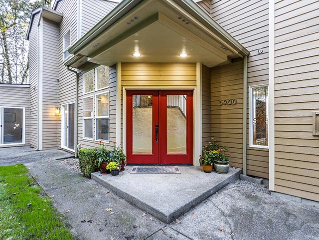02Front door.jpg