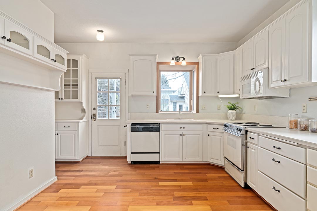 121 SW Whitaker St Portland OR-print-010-6-Kitchen-4200x2802-300dpi.jpg