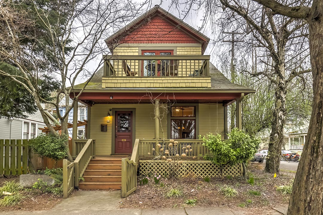 89 NE Graham St-1.jpg