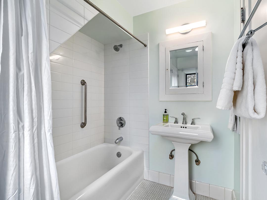 3920 NE Wistaria Dr, Portland-WEB-13.jpg