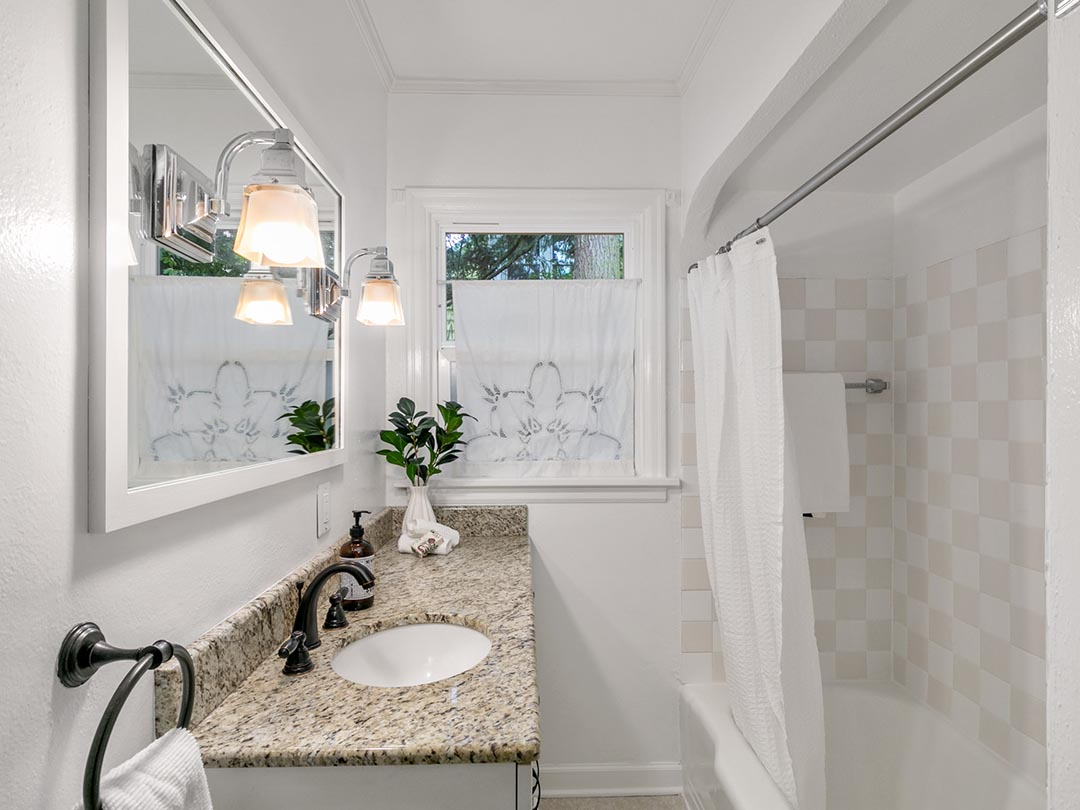 5506 NE Ainsworth St, Portland-WEB-15.jpg