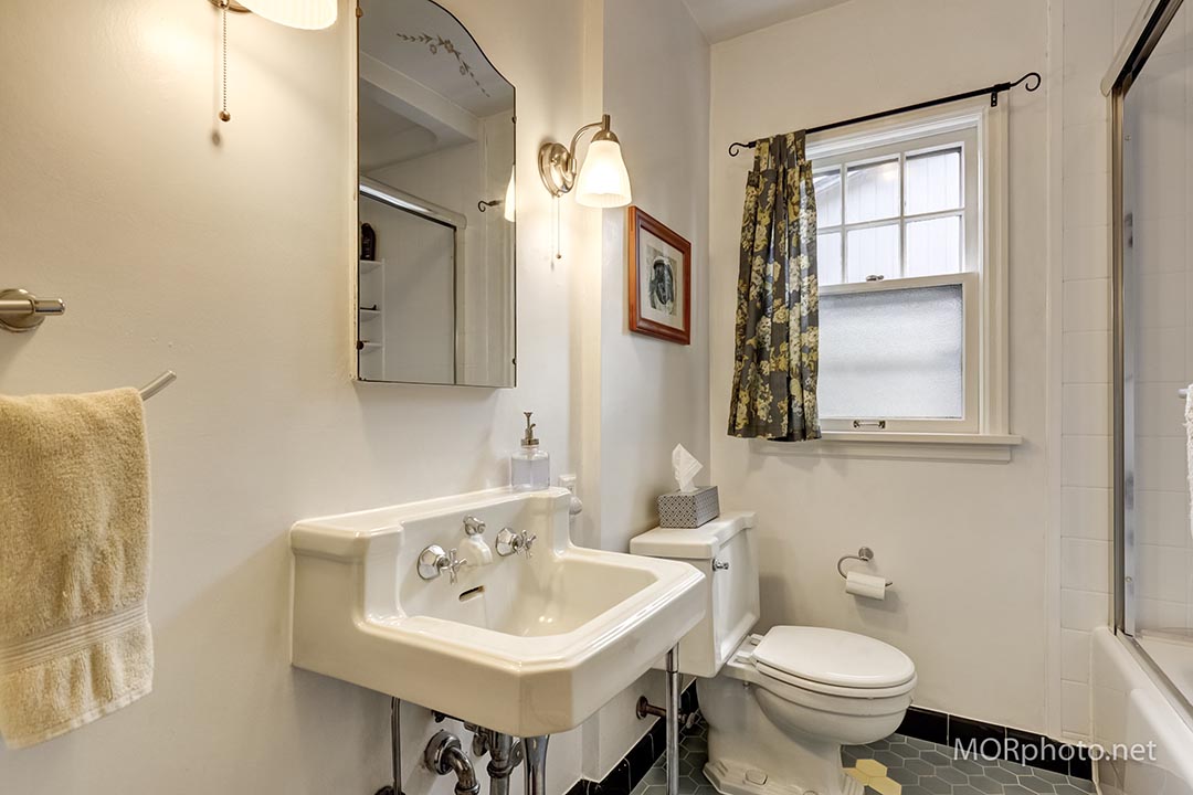 2036 N Skidmore Ct-16.jpg