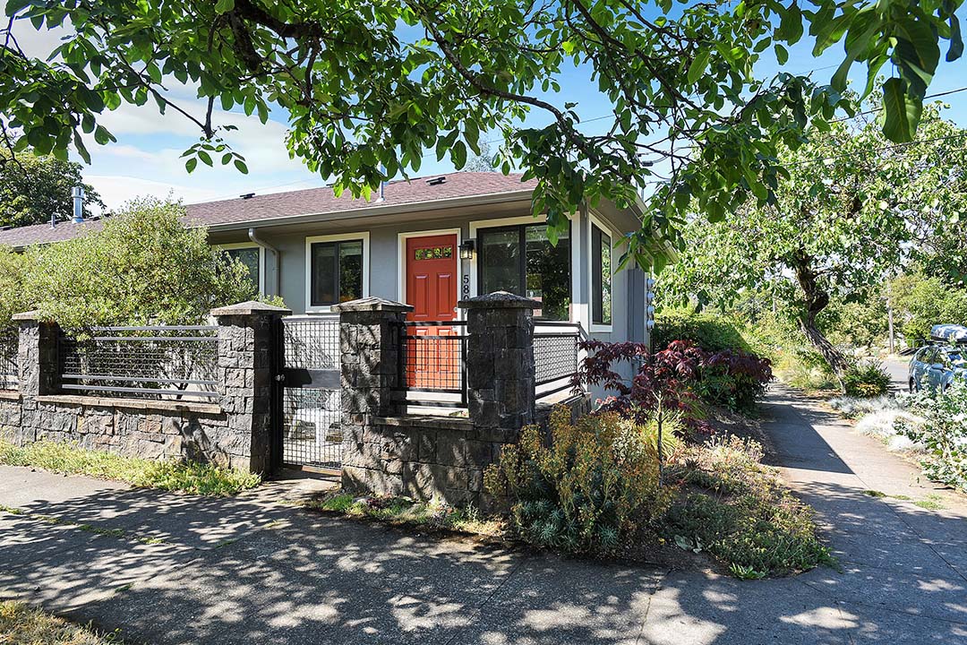 Darling Woodlawn Condo — Urban Nest Realty