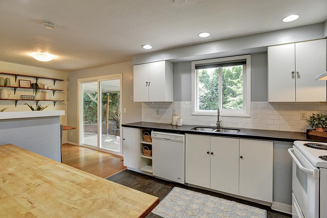 8721 N Endicott Ave - Portland - 18.jpg