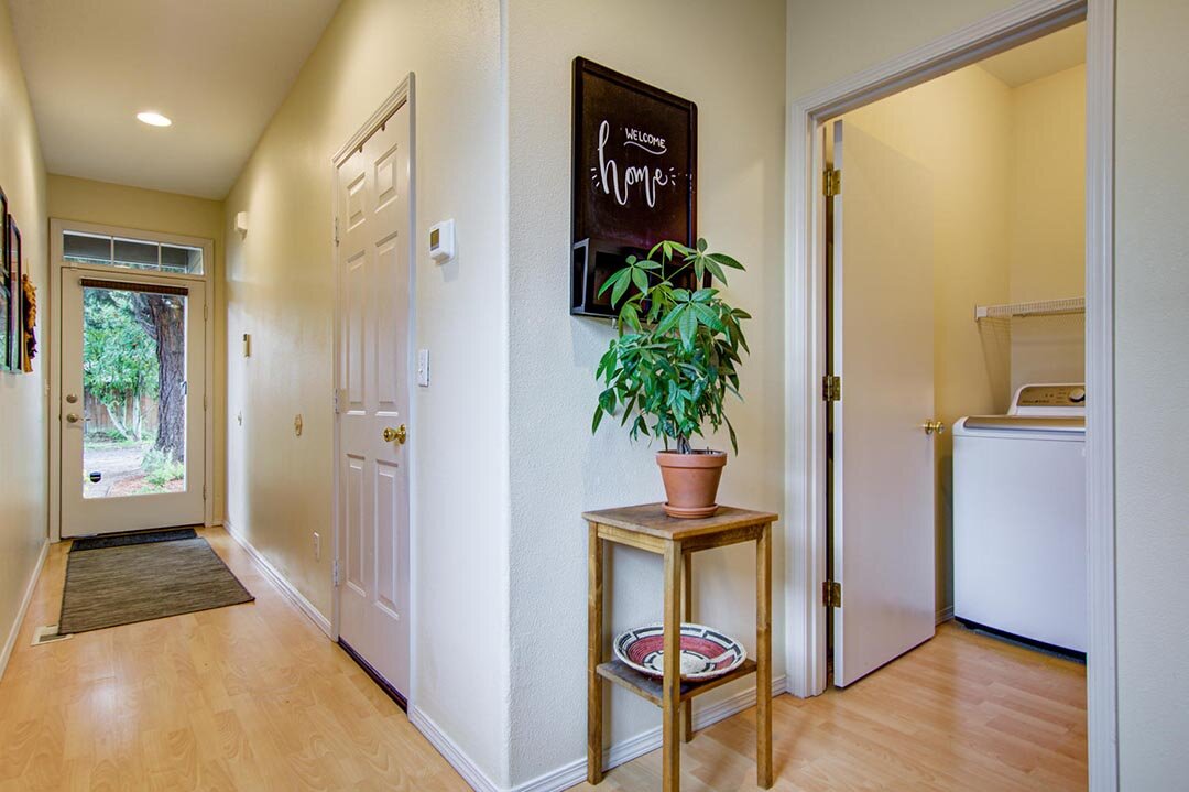 6929 N Nashton St Portland OR-large-032-040-6929 North Nashton Street32-1500x999-72dpi.jpg