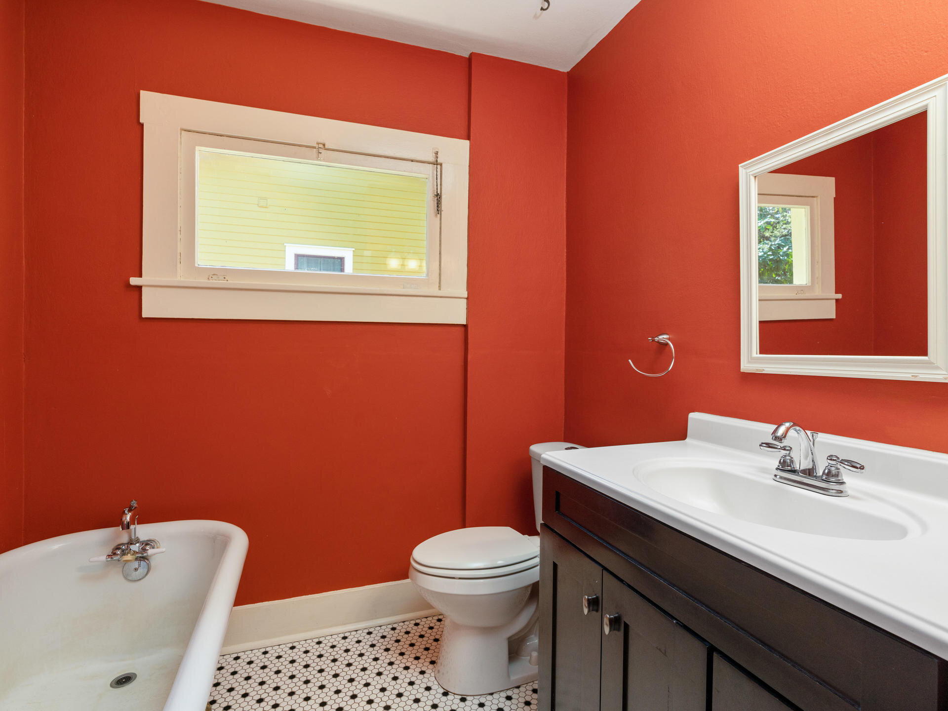 9331 N Allegheny Ave Portland-020-016-Bathroom-MLS_Size.jpg