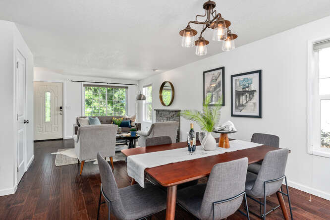 9409 N Decatur St Portland OR-small-015-022-Dining Room-666x444-72dpi.jpg