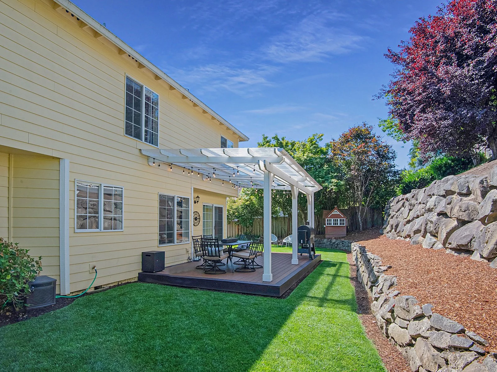 Terrific Tualatin Traditional in Fox Hill — Urban Nest Realty