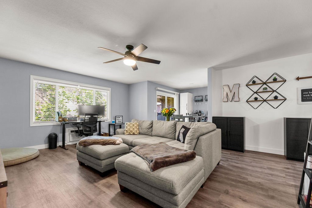 Fully Updated Upper Level Condo in Hillsboro — Urban Nest Realty