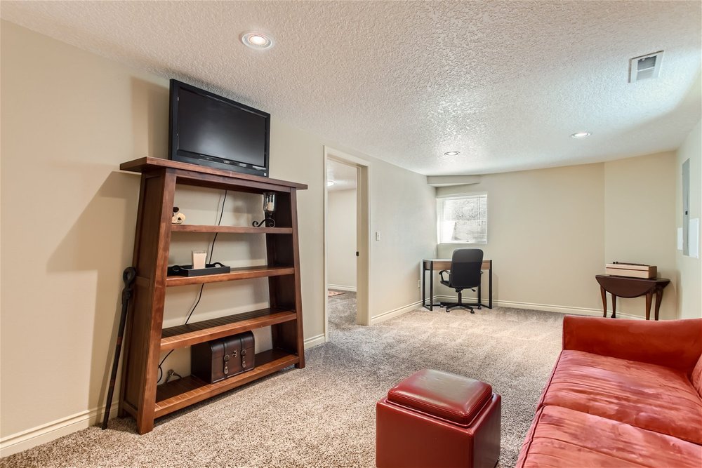 4025 SE 64th Ave - Web Quality - 026 - 21 Lower Level Bedroom.jpg