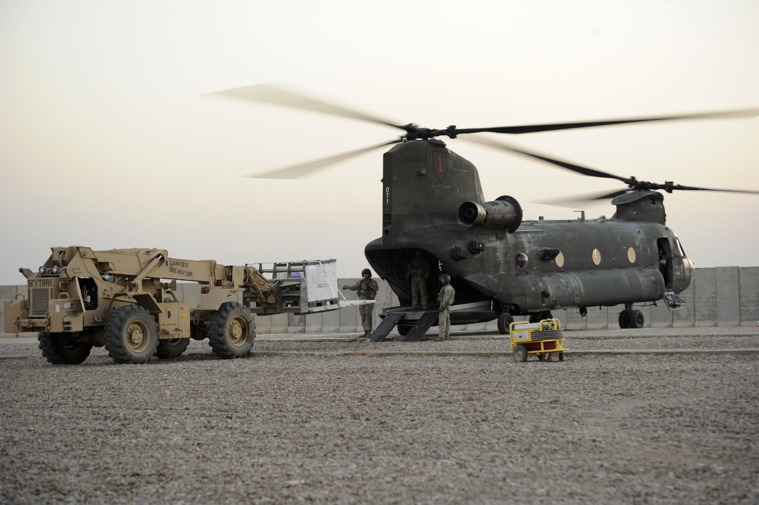 US Army CH-47D Chinook.jpg