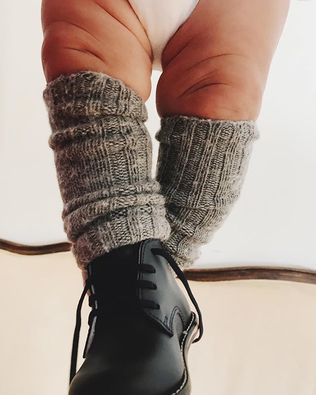 We love what @sweetlaurelbakery did with the Bella Ragcuffs! Keeping her babe warm and cozy in a very stylish way. #smartmomma #killerlegs #babystyle