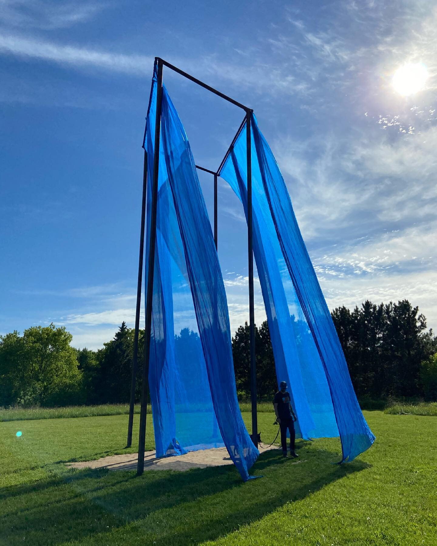 I recently went to this really cool sculpture park, @franconiamn, while visiting my brother in Minnesota.
Sculptures were spread over 50 acres with pathways cut out of the tall grasses connecting each sculpture to the next. There were a couple buildi