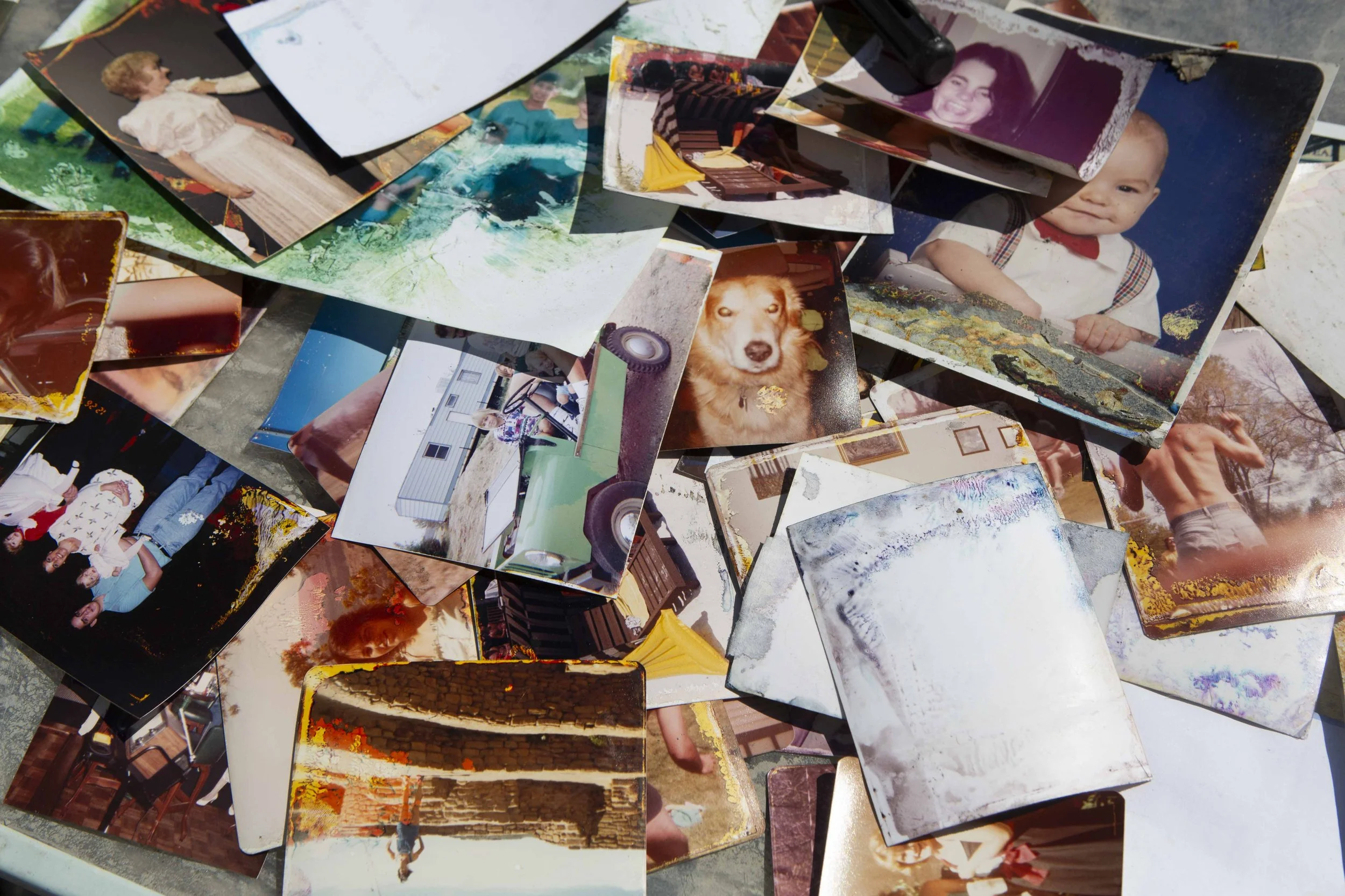  Charlie Whitehead, 64, tries to salvage photos from his home on San Carlos Island, Fort Myers Beach, Florida on Wednesday, October 5, 2022. Whitehead had been a resident since 1985 and worked as a journalist for the Naples Daily News close to 25 yea