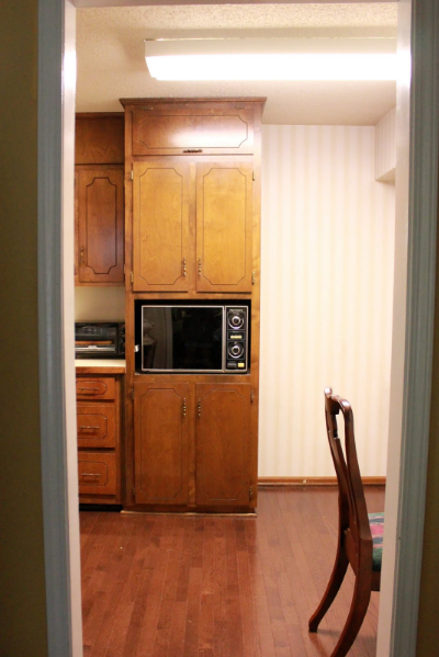 70s kitchen before2.jpg