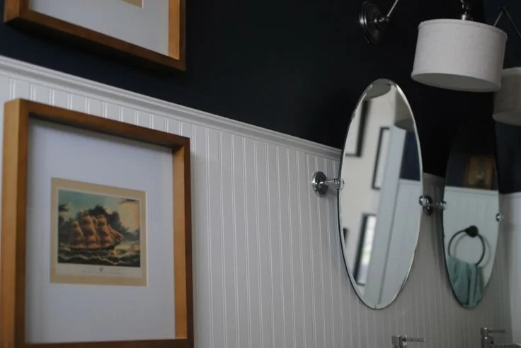 Gooseneck sconce with shade