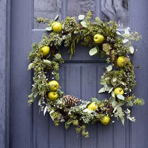 This one has a lot of elements to it (that normally I wouldn't like), but the wreath-maker kept it monochromatic, with an interesting pop of color in the green apples. 