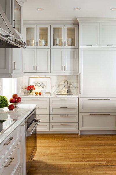 The wet bar is also a great place to add some art (via Terra Cotta Design ).
