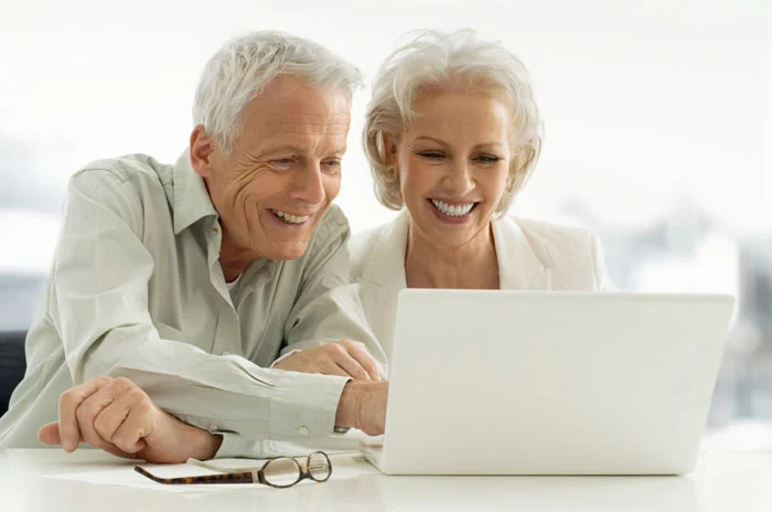 Lange_seniors-use-computers.jpg