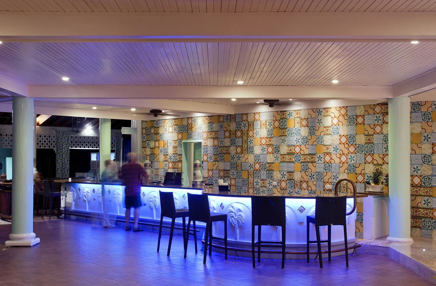 GV bar 1.jpg