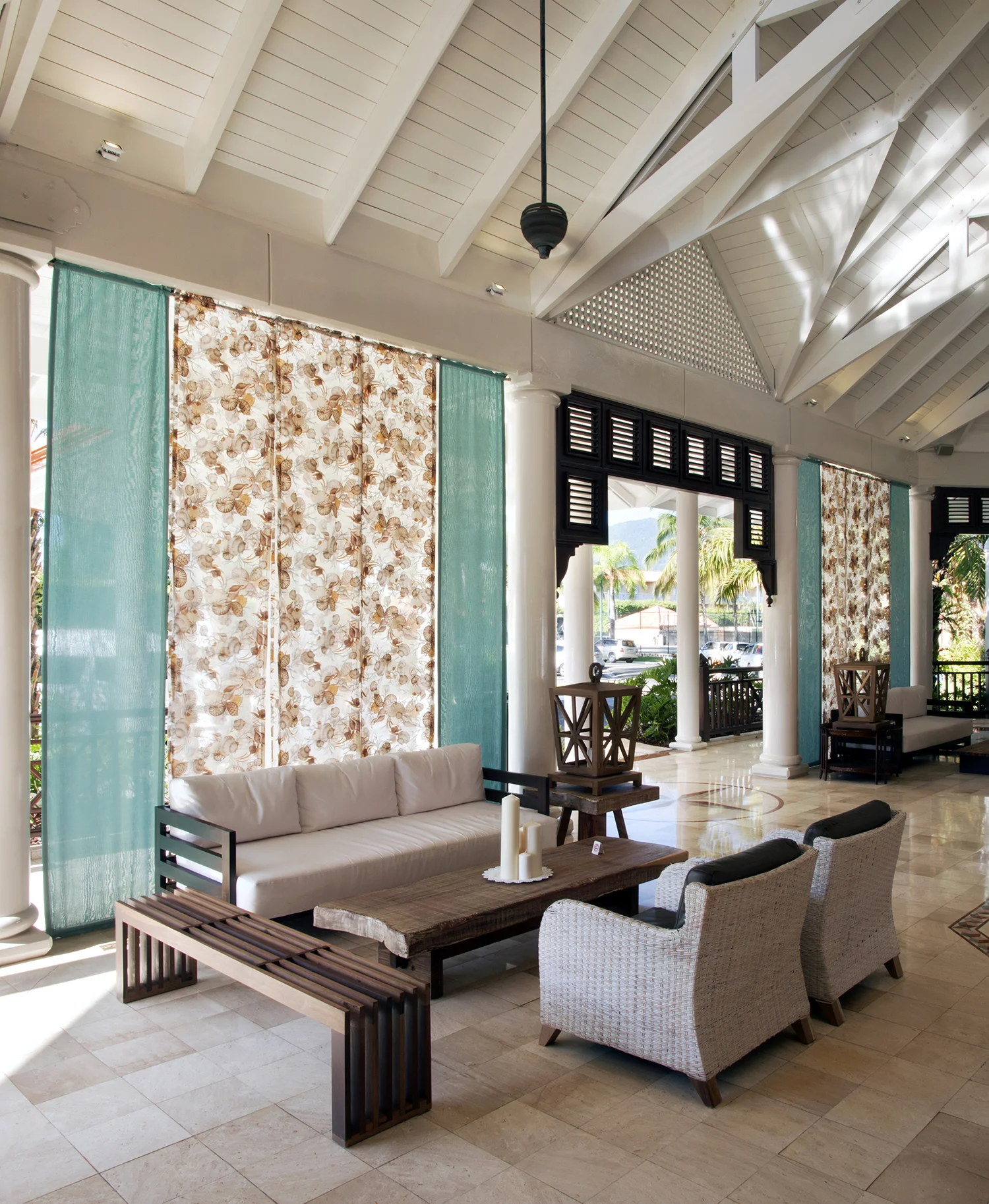 G Ventana lobby 3.jpg