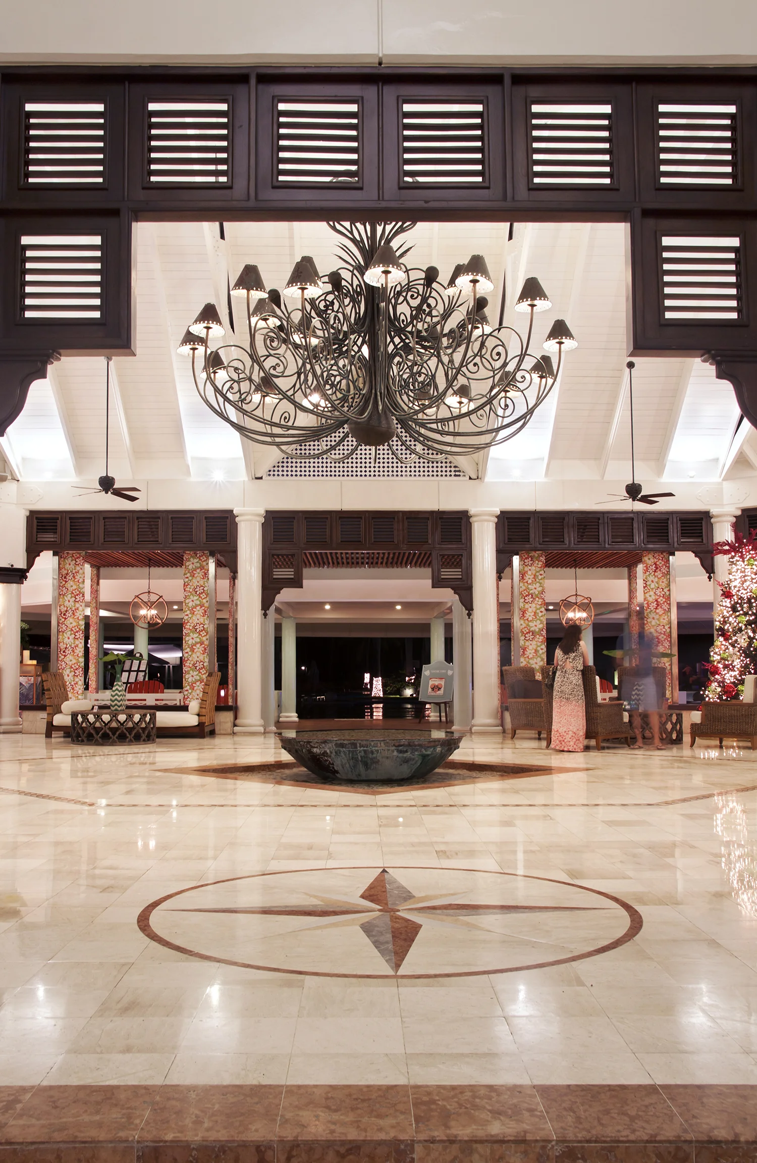 GV lobby noche 2.jpg