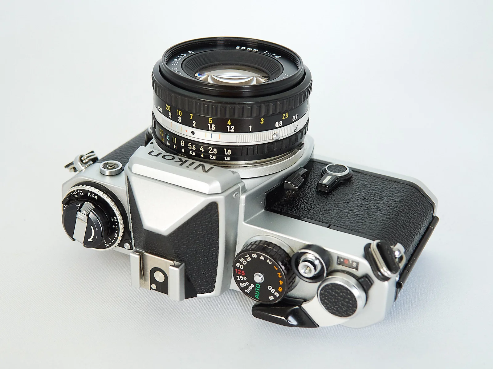 Nikon-FE-1600px.jpg