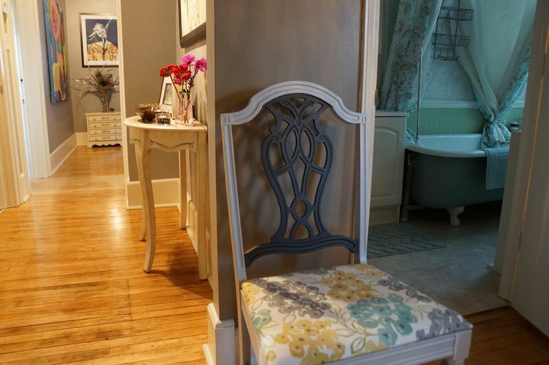 guesthouse_entry_hall_alternate.jpg