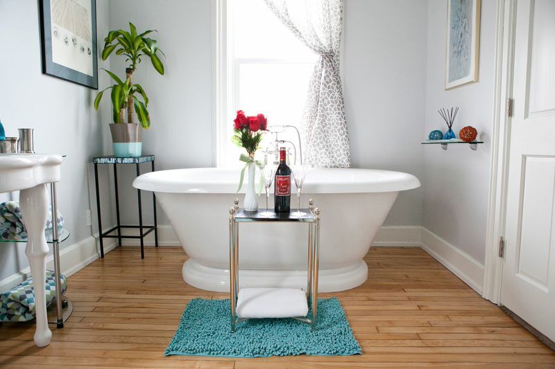 julias_room_spa_tub.jpg