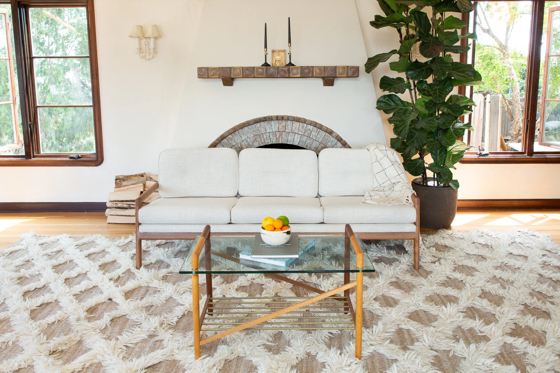 WALNUT MORESBY SOFA W BRIGIT RITCHIE PHOTO BY MICHELLE MOSQUEDA