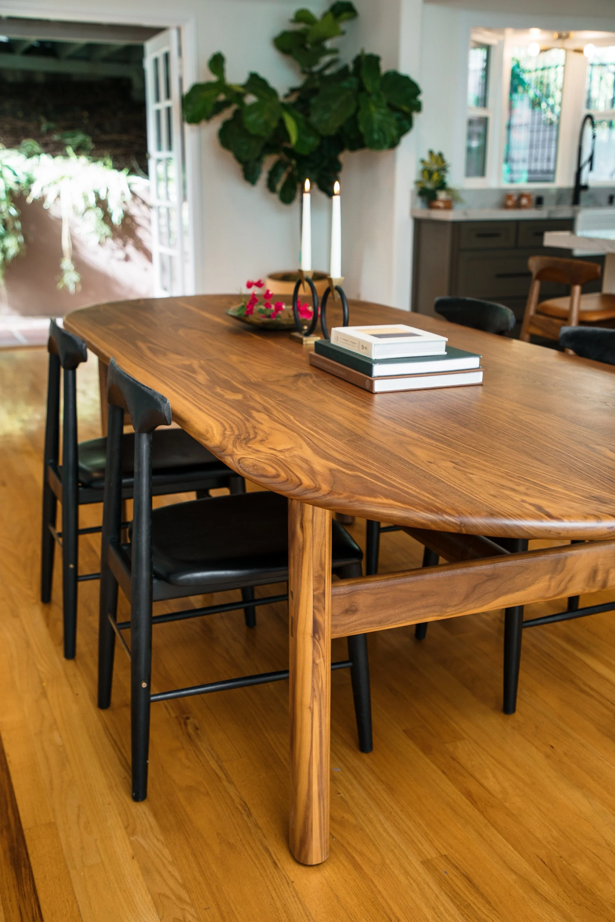 EARL SABLE SEATING AND PALANG TABLE
