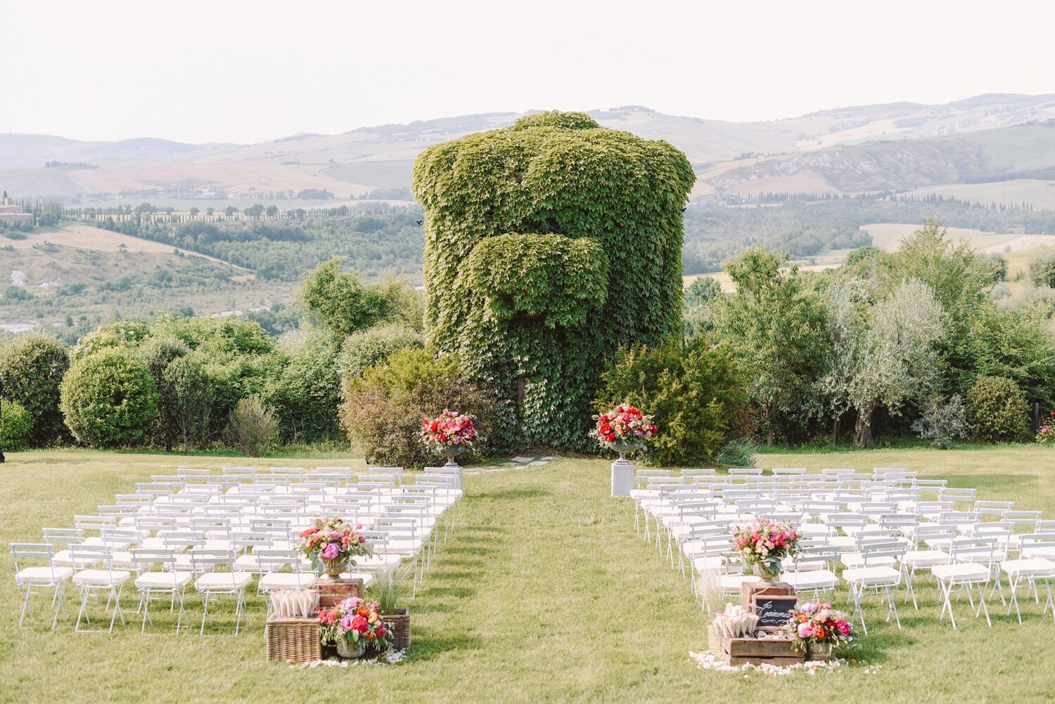 landvphotography_wedding_photographer_tuscany_borgodicastelvecchio_0003.jpg