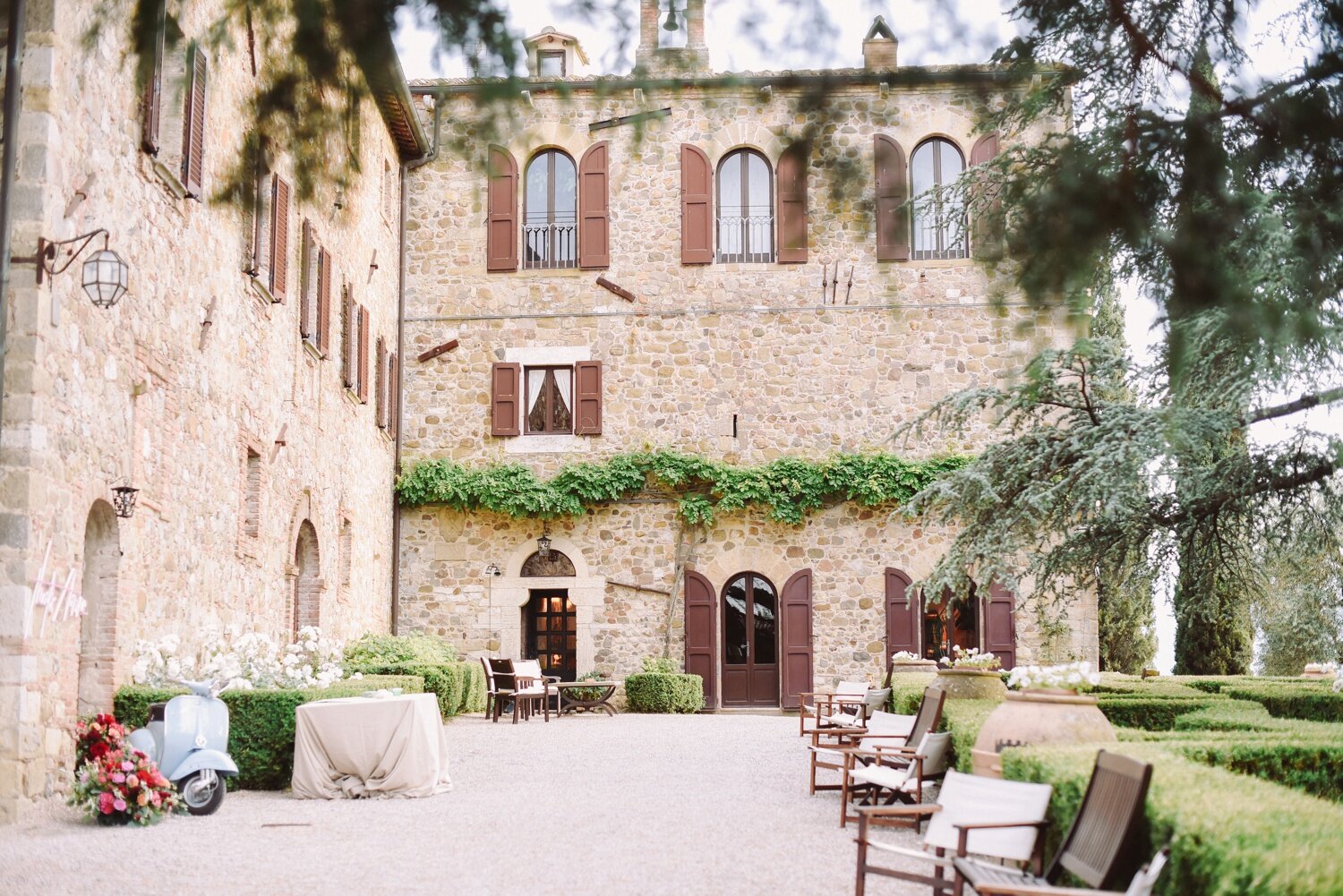 landvphotography_wedding_photographer_tuscany_borgodicastelvecchio_0073.jpg