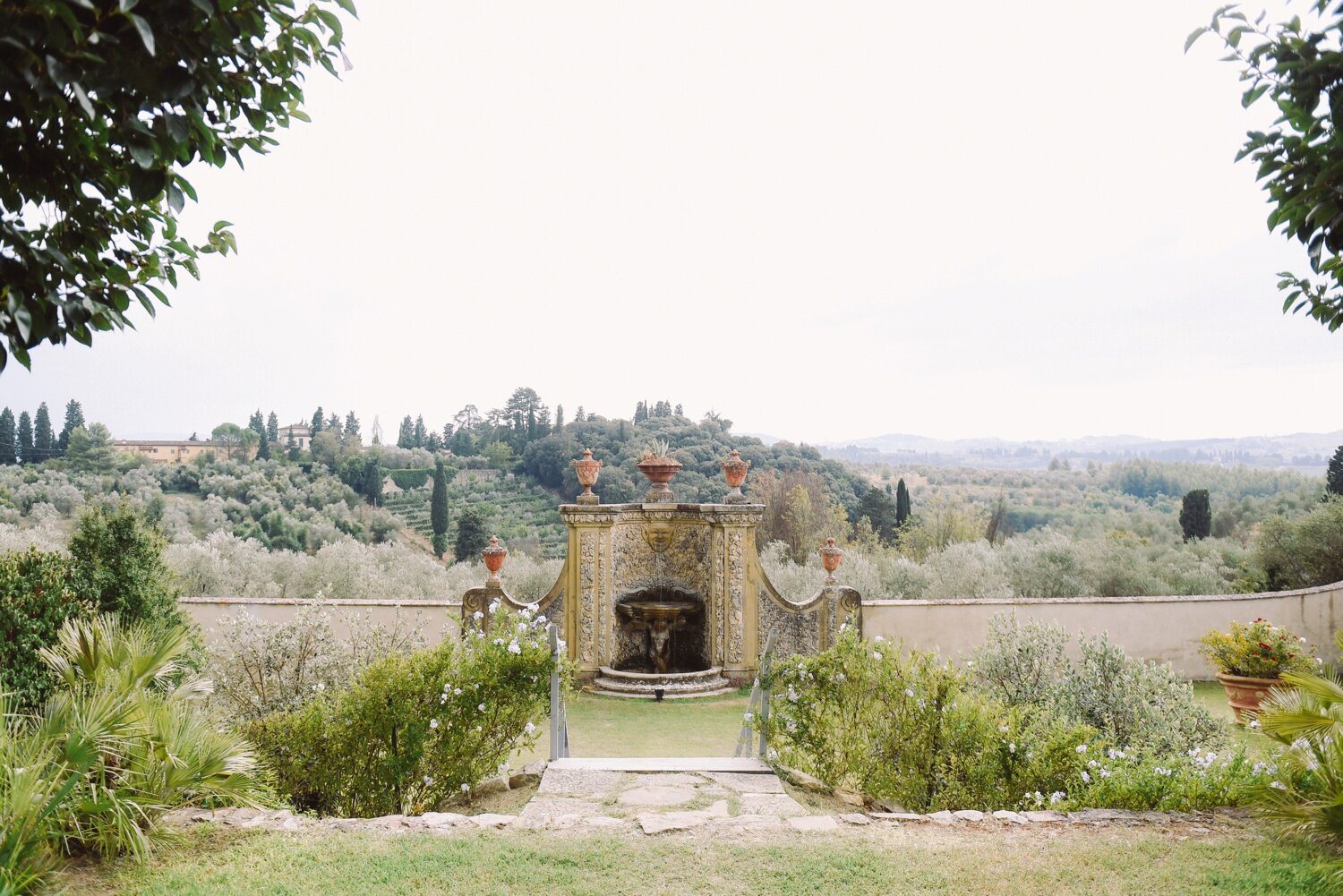 landvphotography_wedding_photographer_tuscany_villamediceadililliano_0140.jpg