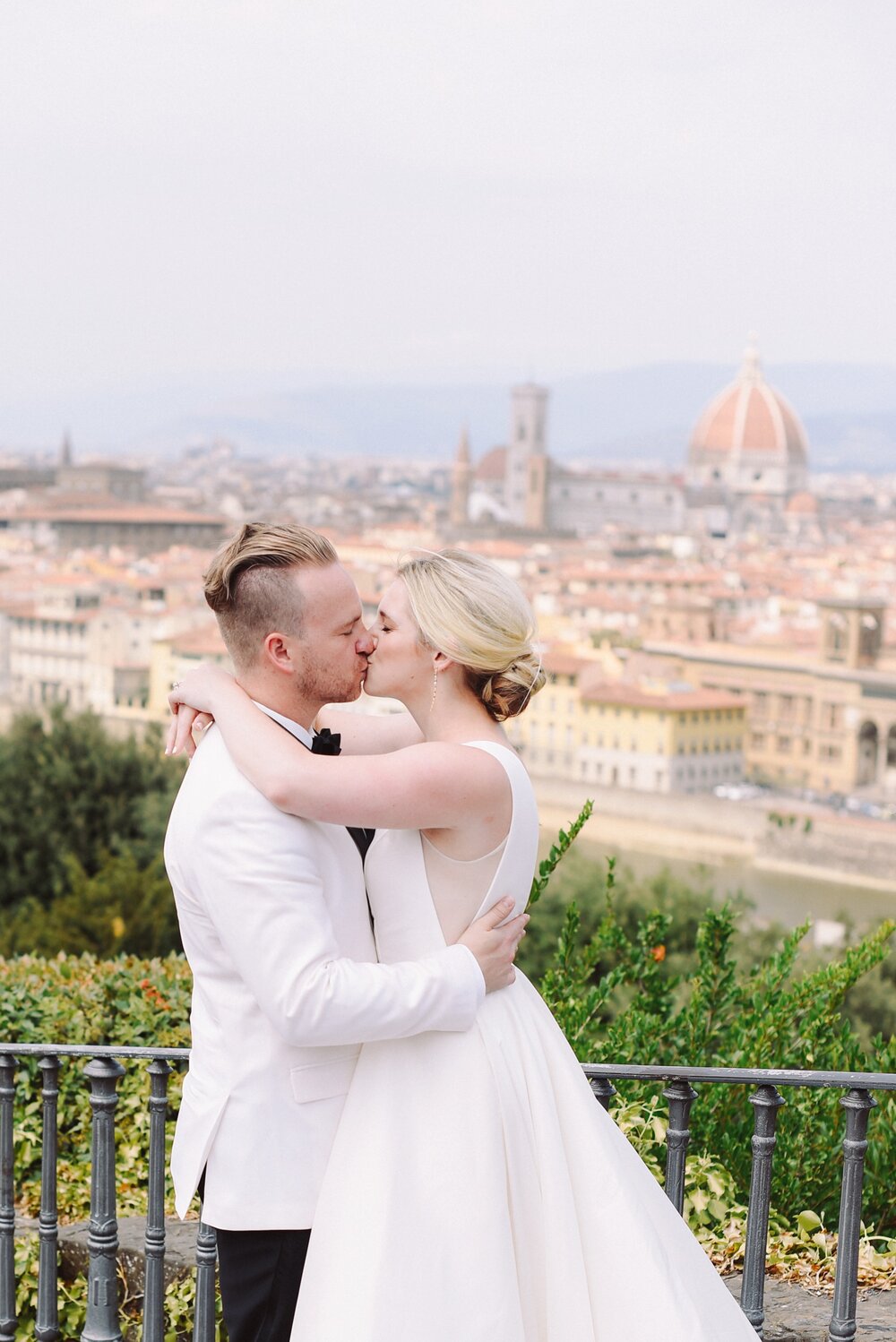 landvphotography_wedding_photographer_tuscany_villamediceadililliano_0179.jpg