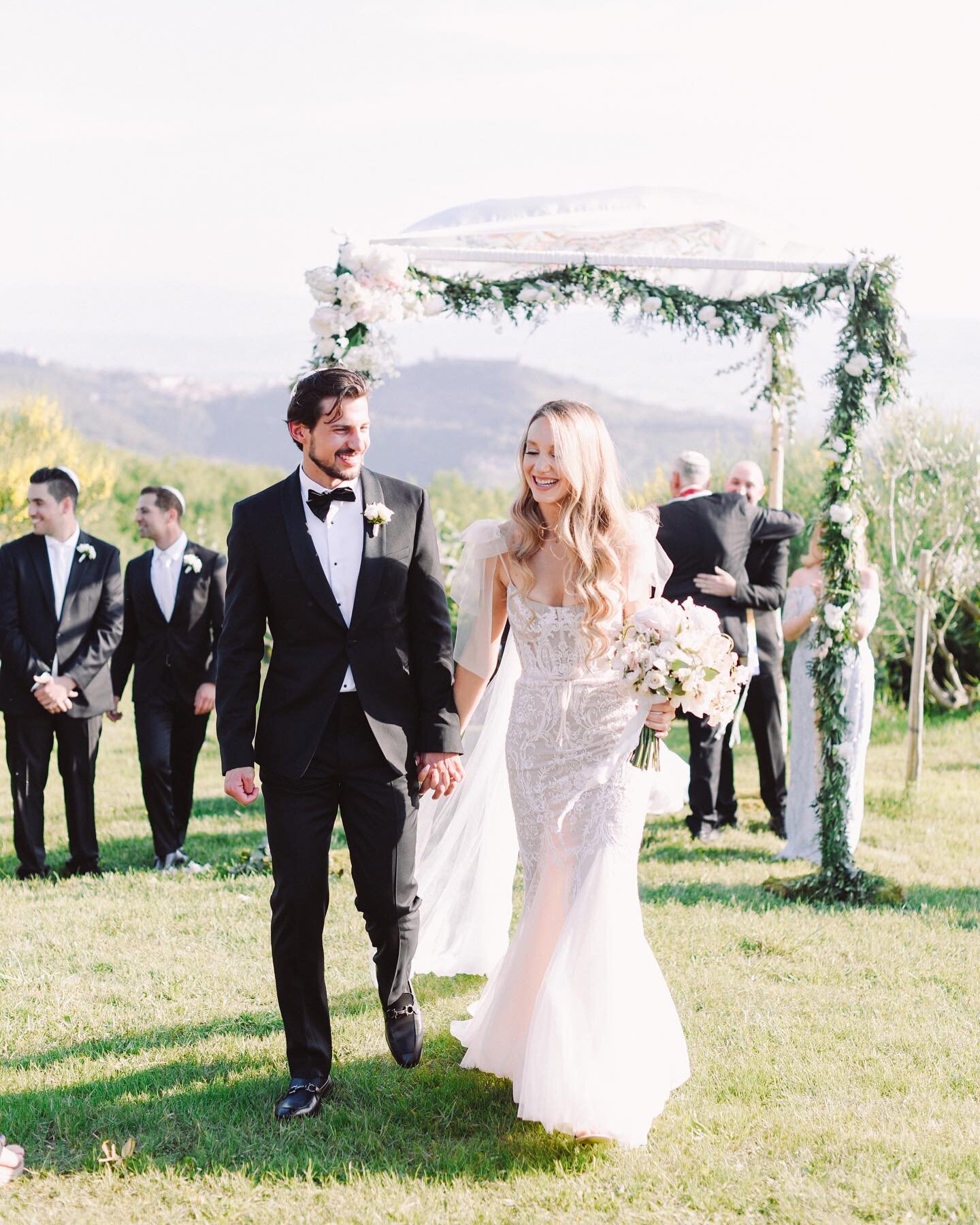 Emily and Gaby, just a few moments after saying I do 

Wp: @benitalyweddings 
Venue: @castello_di_petrata 
Flowers: @lepetitjardinitaly 
Dress: @bertabridal 
Shoes: @gucci 
Entertainment: @edgillumdj 

#weddingceremony #destinationweddingitaly #luxur